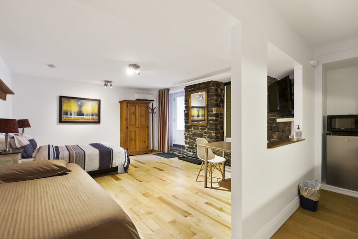 Room 15 of 49