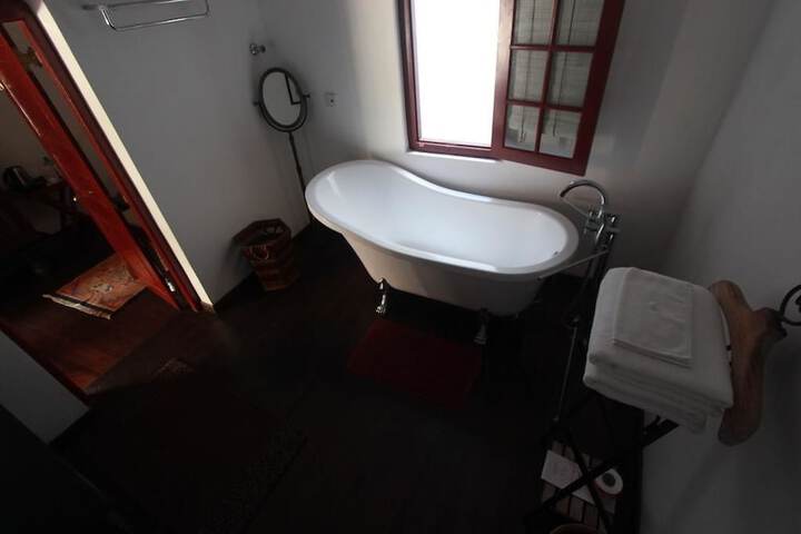 Room 13 of 27