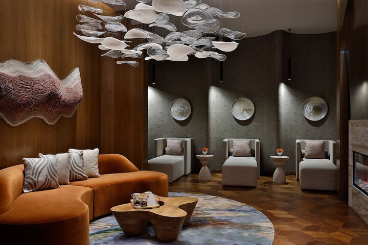 Lounge 88 of 110