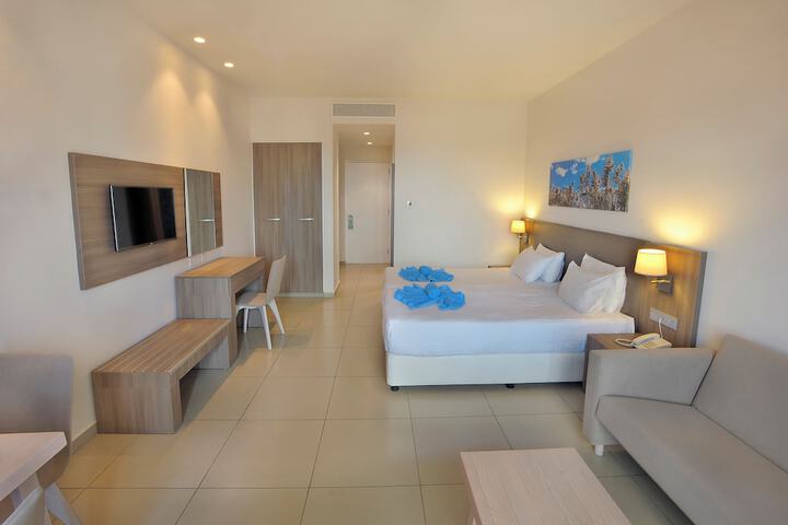 Room 7 of 38