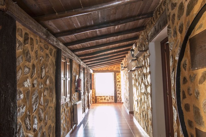 Ballroom/Hall 17 of 19