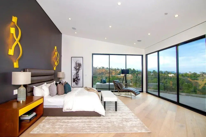 Room 3 of 25