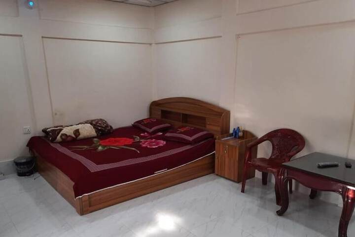Room 2 of 28