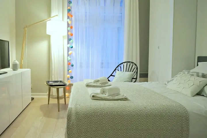 Room 2 of 12