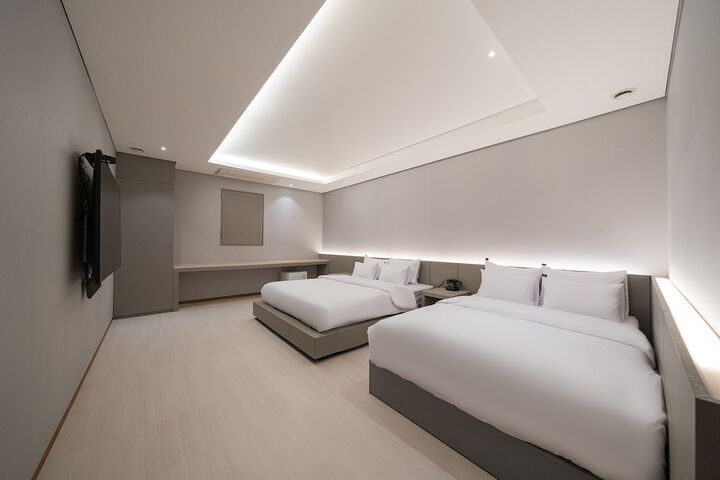 Room 37 of 104