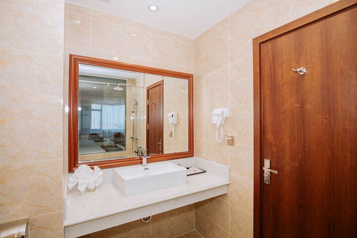 Room 32 of 50