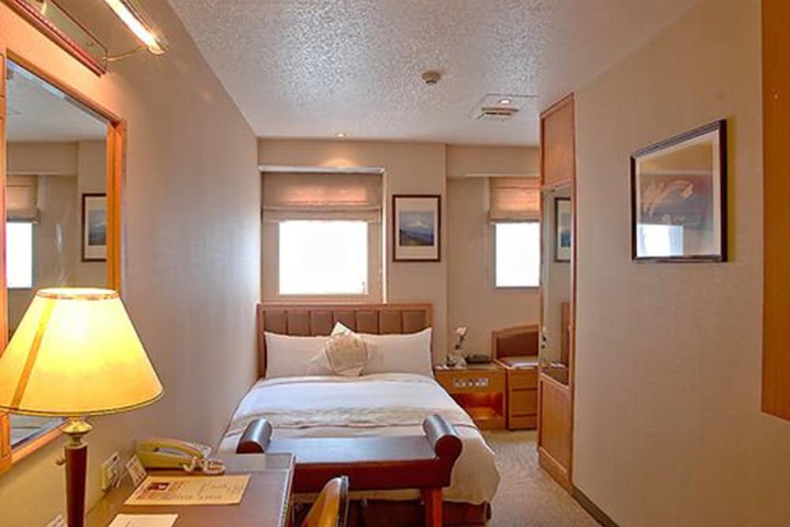 Room 10 of 33