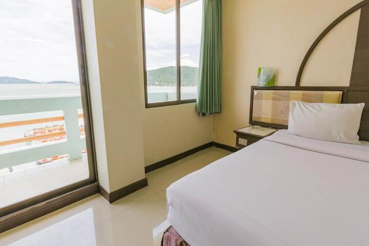 Room 14 of 37