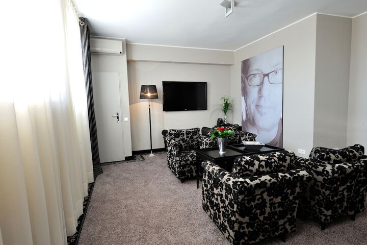 Room 35 of 80