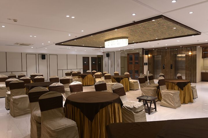 Ballroom/Hall 70 of 72