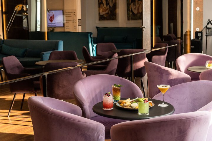 Lounge 50 of 72