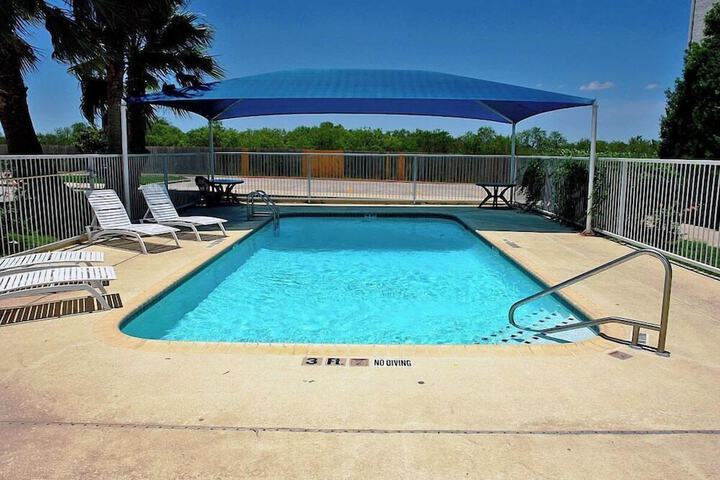 Hotel Pool