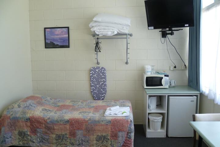 Room 5 of 37