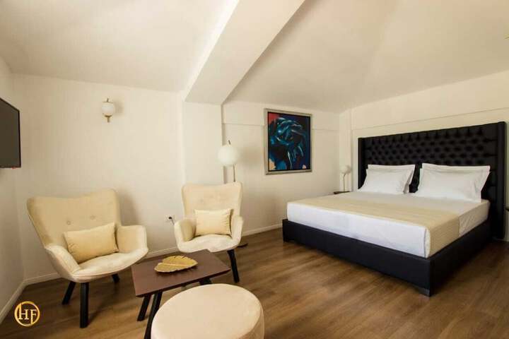 Room 16 of 30