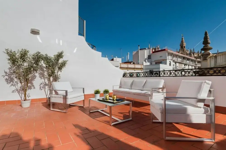 Exterior of Wonderful 3 Bd Apatm in Front of the Cathedral With Terrace. Cabildo I