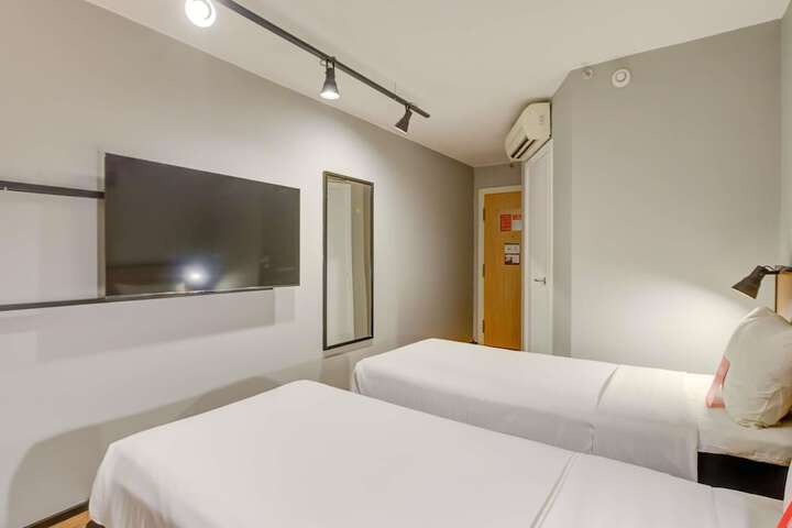 Room 72 of 110