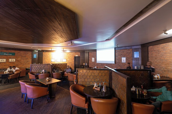 Lounge 40 of 64