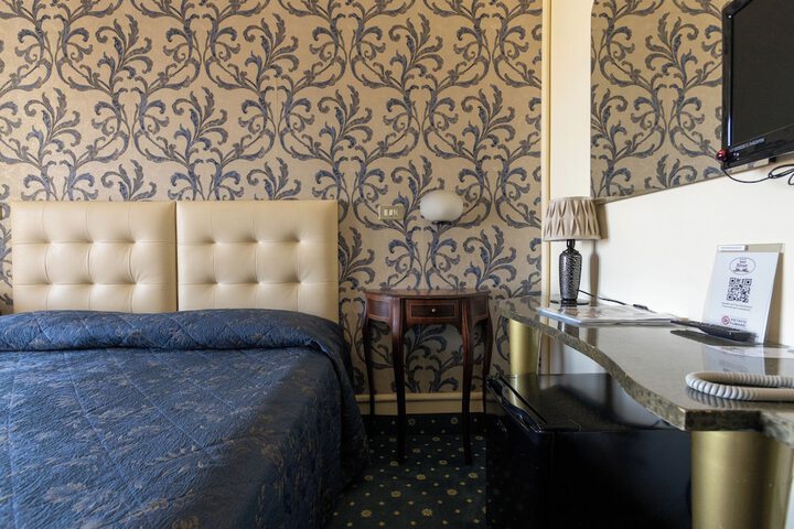 Room 6 of 42