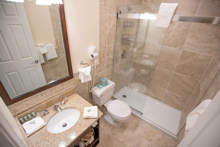 Double Accessible Queen Size Bed (24 of 28)