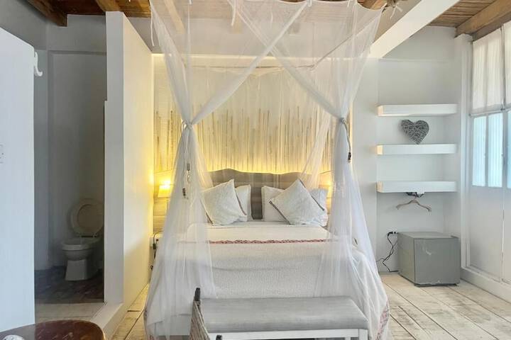 Room 3 of 20