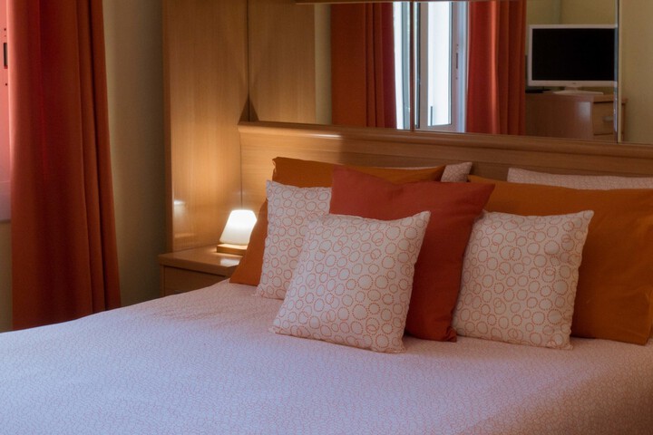 Room 2 of 16