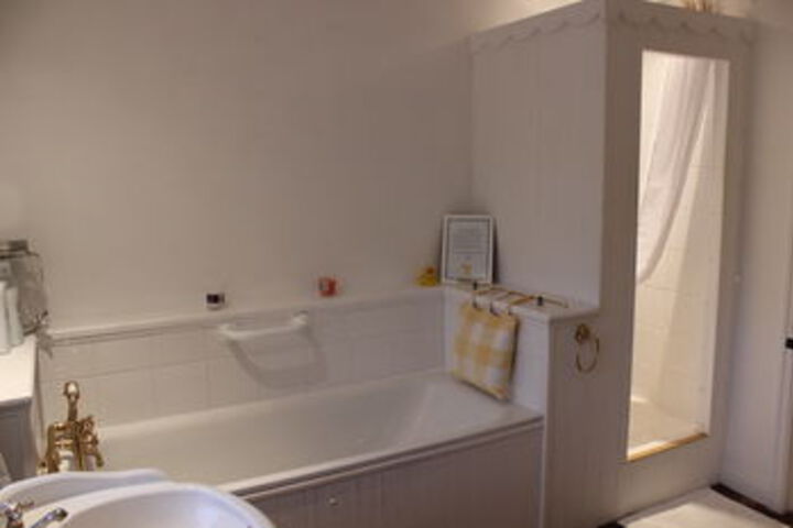 Room 4 of 37