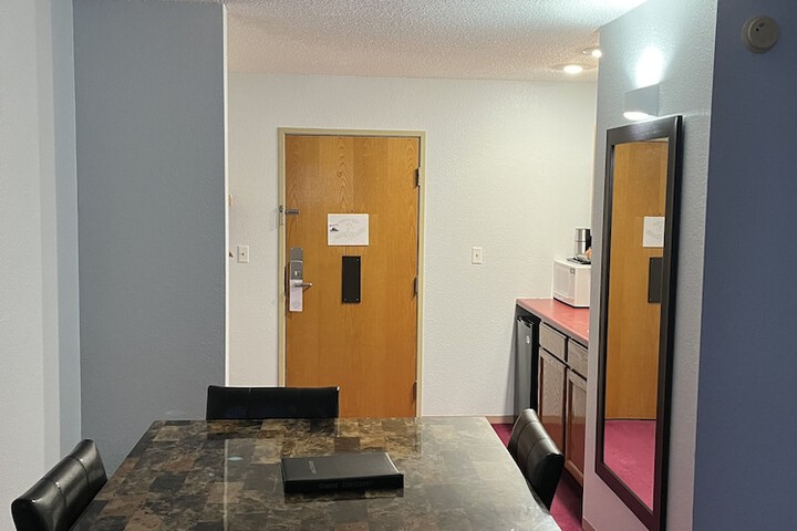 Room 6 of 51