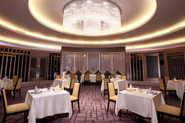 Dining 58 of 85