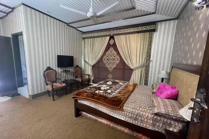 Room 3 of 5