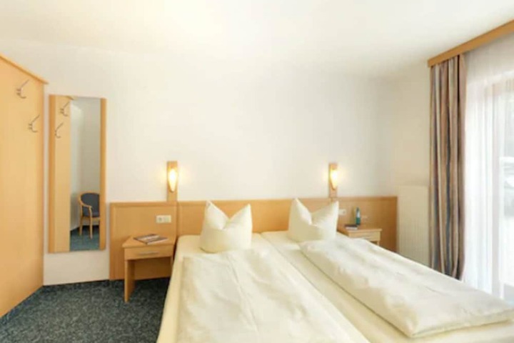 Room 5 of 30