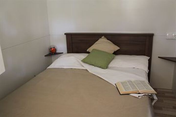Room 10 of 33