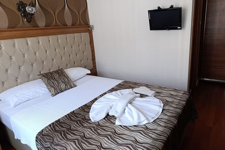 Room 27 of 37