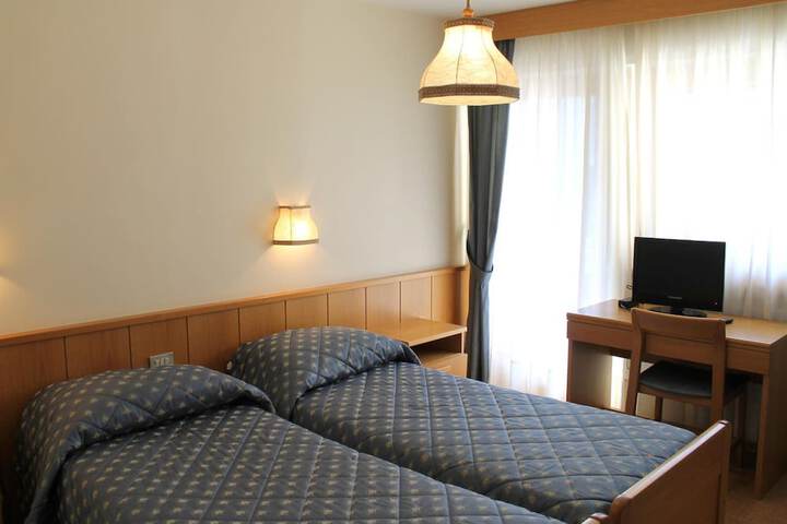 Room 9 of 48