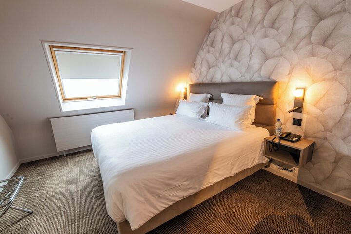 Room 16 of 37