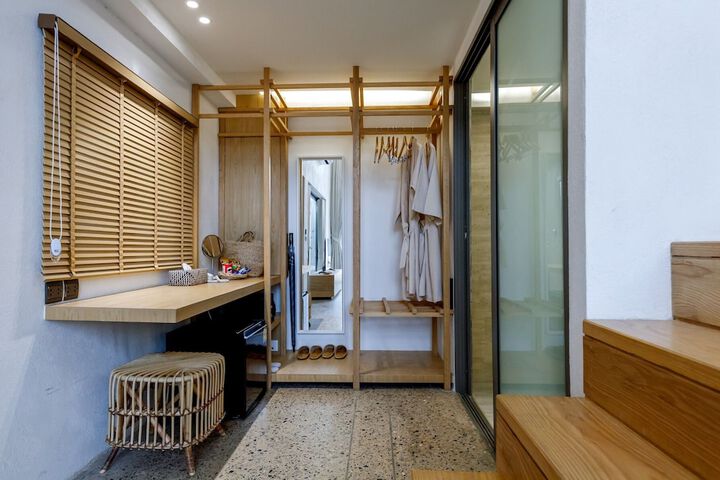 Room 3 of 40
