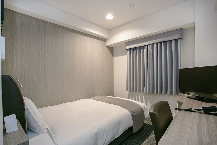 Room 12 of 64