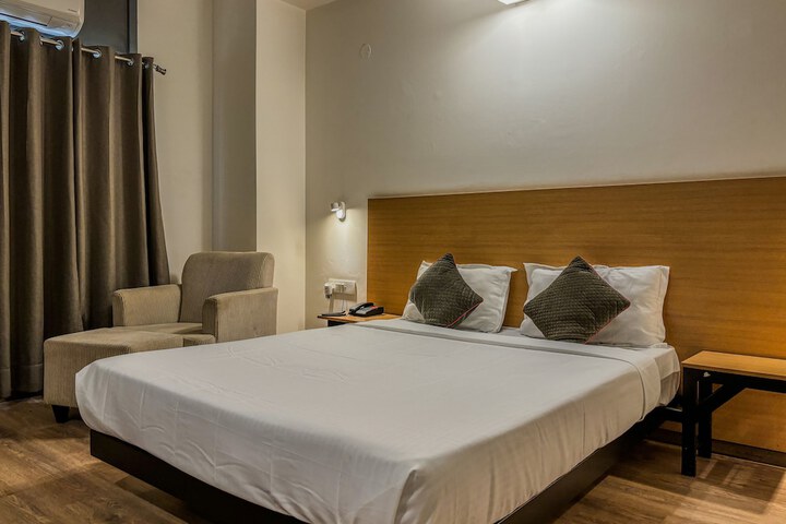 Room 15 of 48