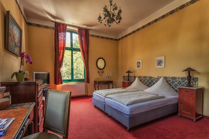 Room 5 of 73