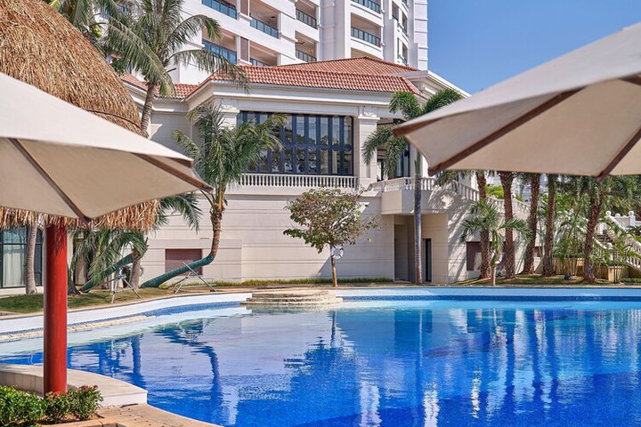 Pool Hotel