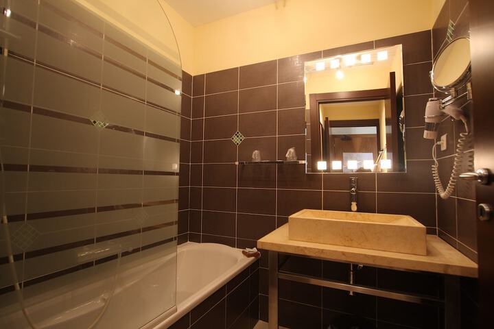 Room 9 of 56
