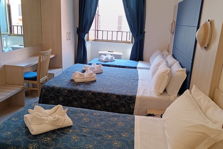 Room 33 of 65