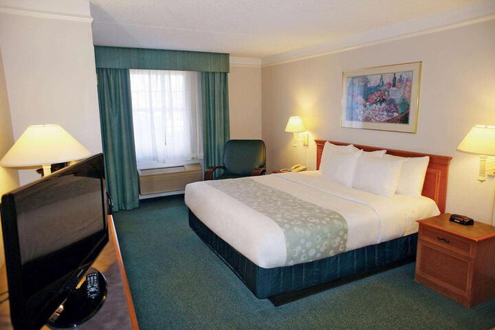 2 Double Beds (4 of 6)