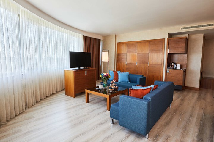 Room 25 of 73