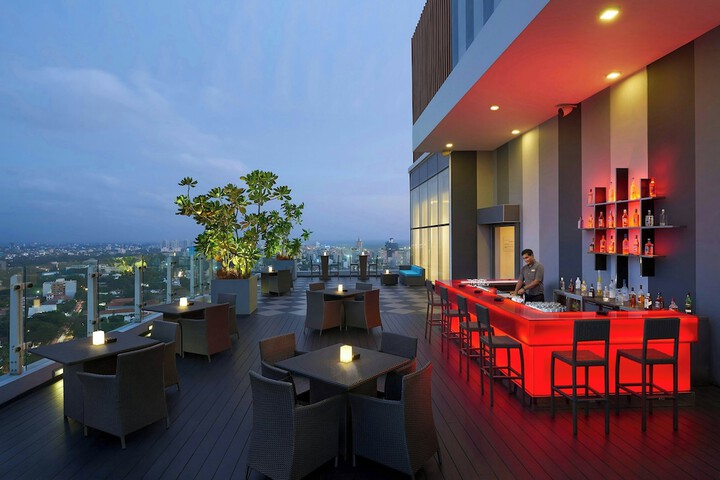 Lounge 63 of 74