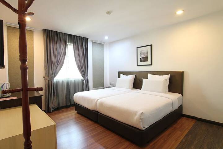 Room 10 of 29