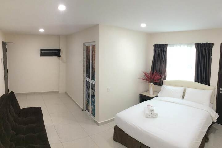 Room 8 of 18
