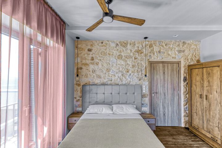 Room 22 of 100
