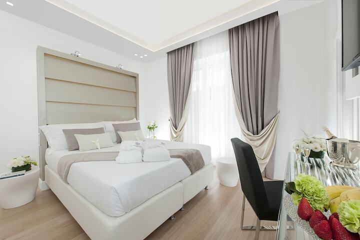 Room 4 of 36