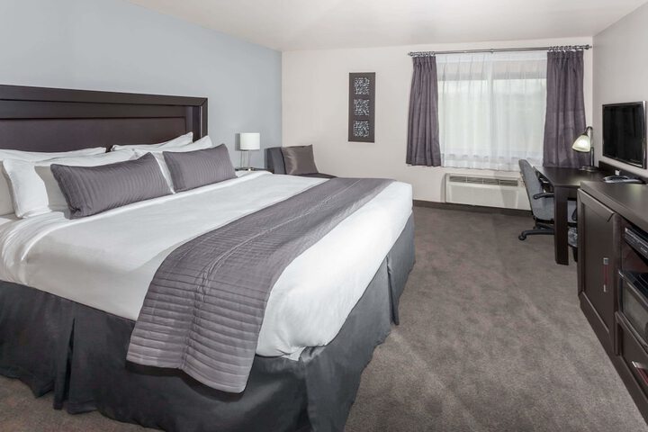 1 King Bed (9 of 11)