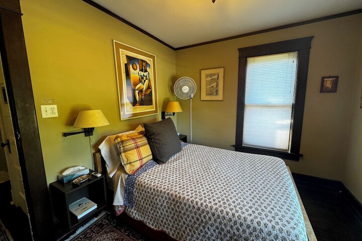 Room 6 of 36